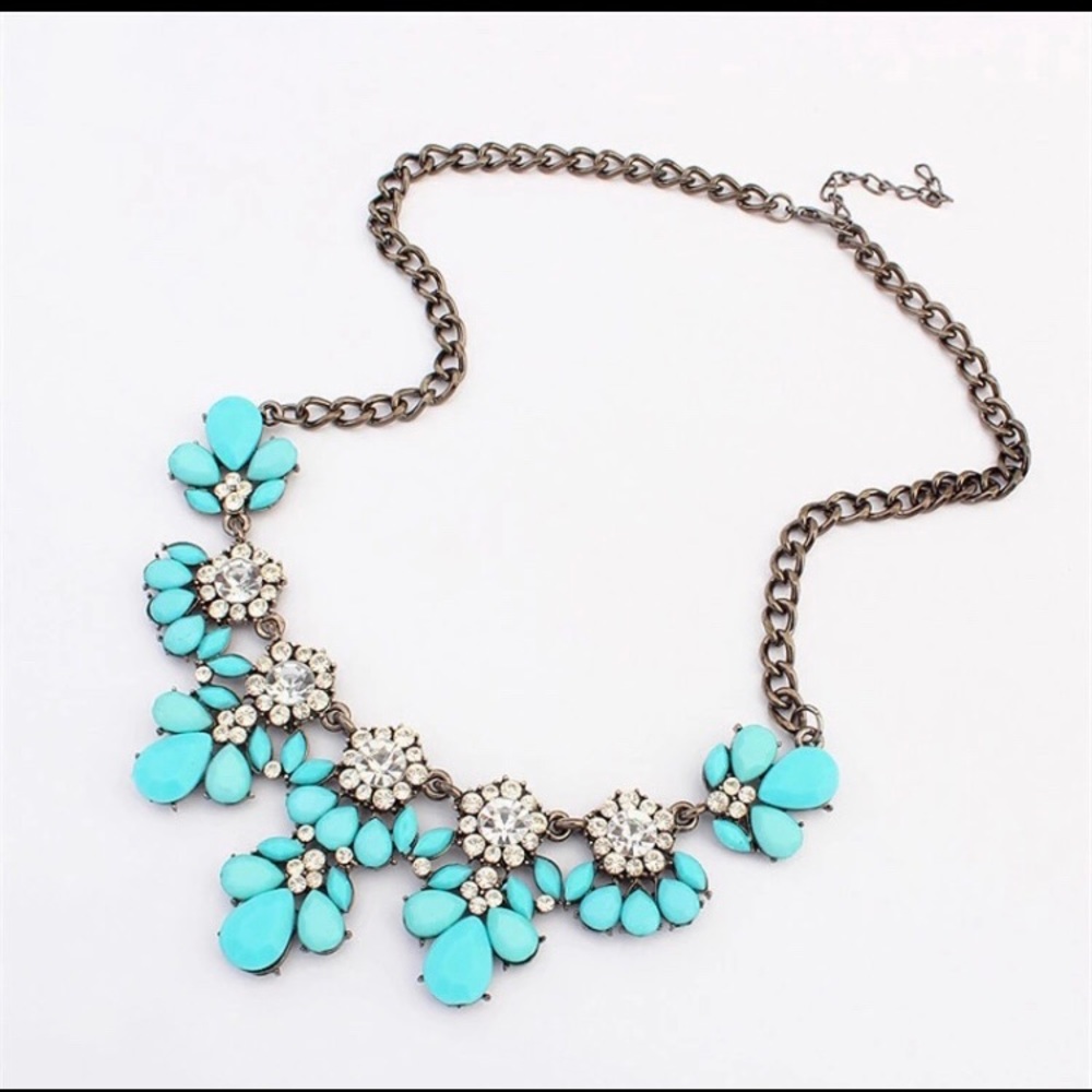 Statement necklace
